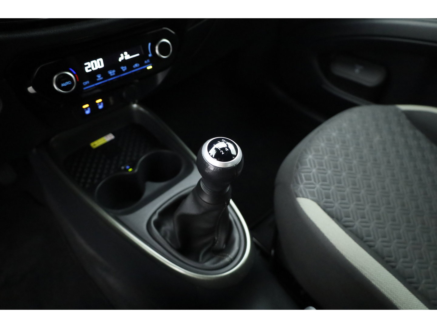 Toyota Aygo X 1.0 VVT-i MT Envy | Rijklaar! | Adapt. Cruise | Two-Tone | Camera | Stoelverw. | Navi | Keyless | Apple CarPlay | All Season