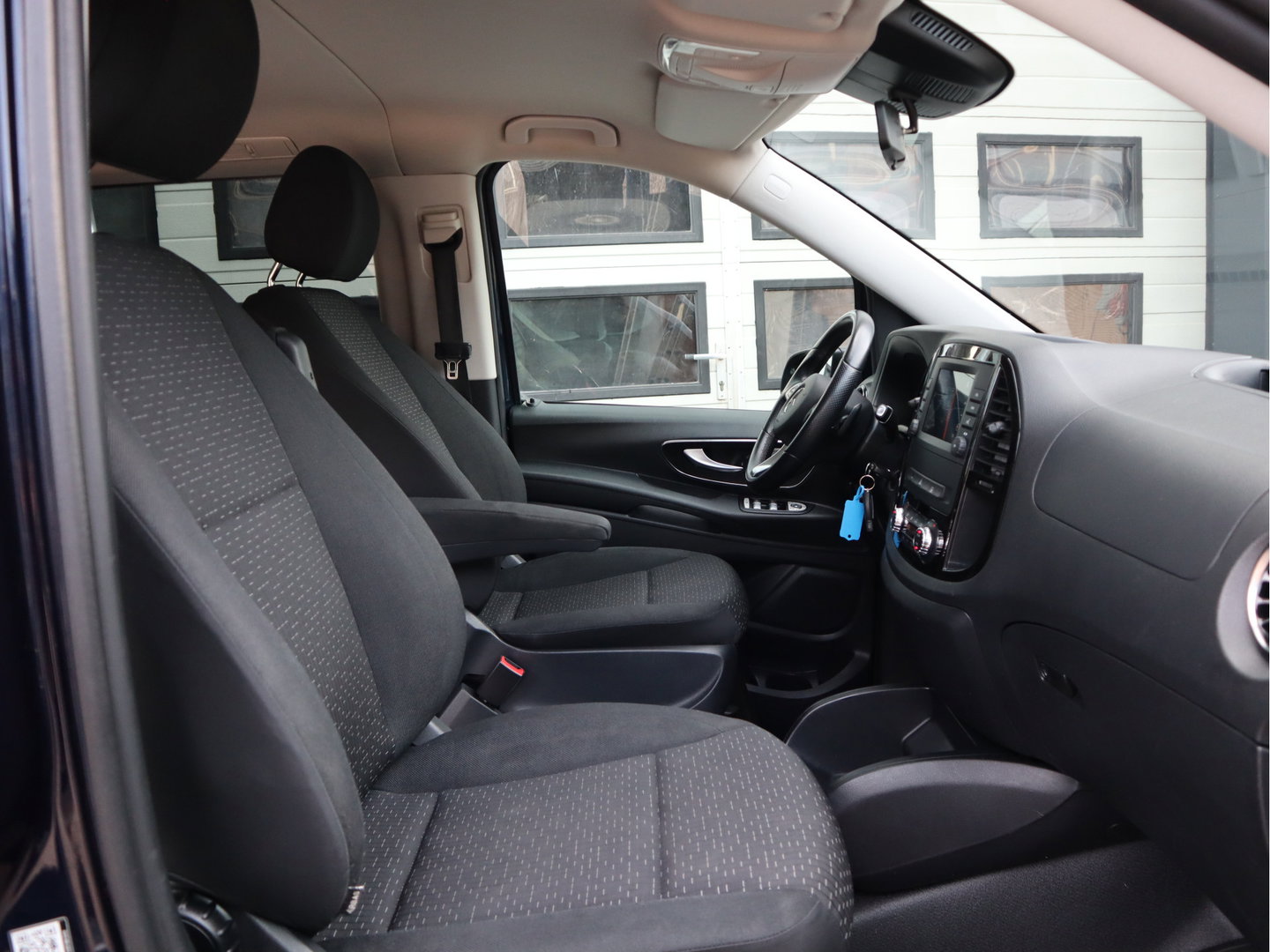 Mercedes-Benz EVITO TOURER 90 kWh Pro - 8 Persoons Kombi - incl.Taxi pakket - L2 Lang