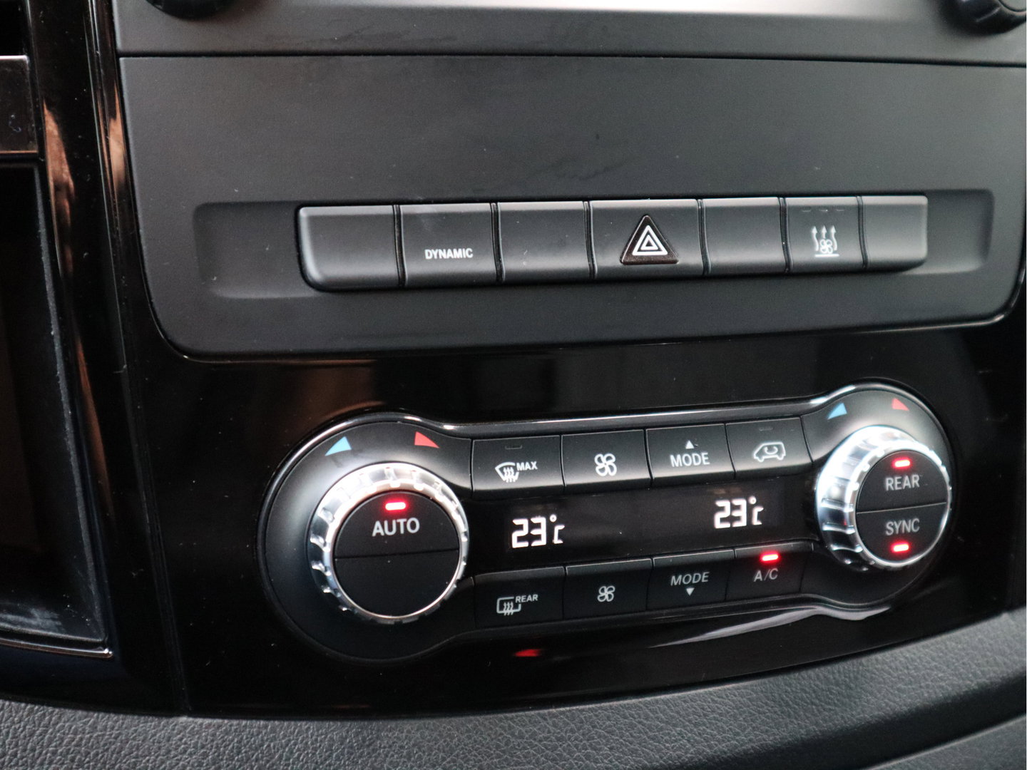 Mercedes-Benz EVITO TOURER 90 kWh Pro - 8 Persoons Kombi - incl.Taxi pakket - L2 Lang