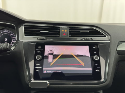 Volkswagen Tiguan 1.5 TSI ACT R-Line Highline Business ⚠️Engine noise / tilting piston⚠️(INCL.BTW) Aut. *PANO | ADAPTIVE-CRUISE | FULL-LED | HEATED-COMFORTSEATS | KEYLESS | DIGI-COCKPIT | CAMERA | NAVI-FULLMAP | PRIVACY-GLASS | SHIFT-PADDLES | 19