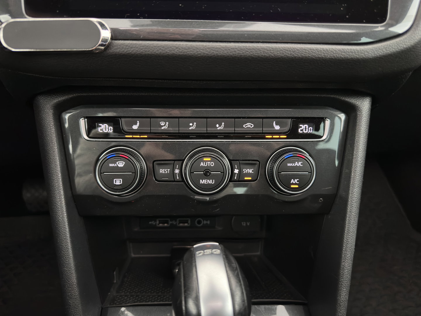 Volkswagen Tiguan 1.5 TSI ACT R-Line Highline Business ⚠️Engine noise / tilting piston⚠️(INCL.BTW) Aut. *PANO | ADAPTIVE-CRUISE | FULL-LED | HEATED-COMFORTSEATS | KEYLESS | DIGI-COCKPIT | CAMERA | NAVI-FULLMAP | PRIVACY-GLASS | SHIFT-PADDLES | 19