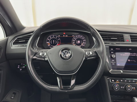 Volkswagen Tiguan 1.5 TSI ACT R-Line Highline Business ⚠️Engine noise / tilting piston⚠️(INCL.BTW) Aut. *PANO | ADAPTIVE-CRUISE | FULL-LED | HEATED-COMFORTSEATS | KEYLESS | DIGI-COCKPIT | CAMERA | NAVI-FULLMAP | PRIVACY-GLASS | SHIFT-PADDLES | 19