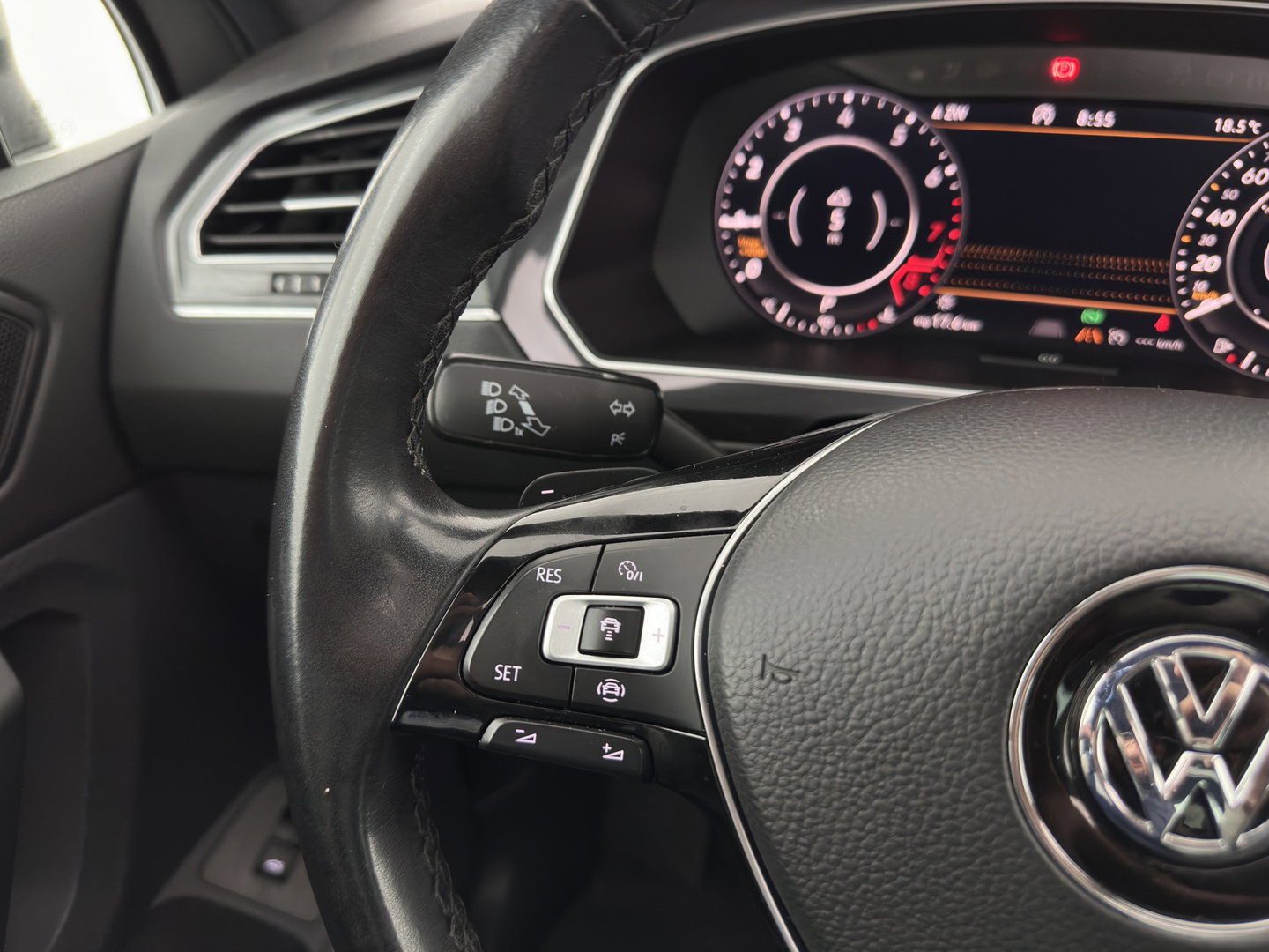 Volkswagen Tiguan 1.5 TSI ACT R-Line Highline Business ⚠️Engine noise / tilting piston⚠️(INCL.BTW) Aut. *PANO | ADAPTIVE-CRUISE | FULL-LED | HEATED-COMFORTSEATS | KEYLESS | DIGI-COCKPIT | CAMERA | NAVI-FULLMAP | PRIVACY-GLASS | SHIFT-PADDLES | 19