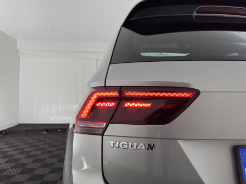 Volkswagen Tiguan 1.5 TSI ACT R-Line Highline Business ⚠️Engine noise / tilting piston⚠️(INCL.BTW) Aut. *PANO | ADAPTIVE-CRUISE | FULL-LED | HEATED-COMFORTSEATS | KEYLESS | DIGI-COCKPIT | CAMERA | NAVI-FULLMAP | PRIVACY-GLASS | SHIFT-PADDLES | 19