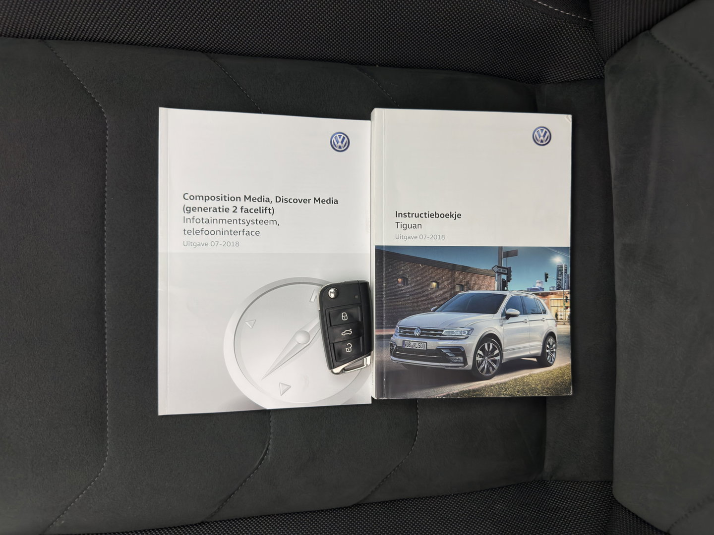 Volkswagen Tiguan 1.5 TSI ACT R-Line Highline Business ⚠️Engine noise / tilting piston⚠️(INCL.BTW) Aut. *PANO | ADAPTIVE-CRUISE | FULL-LED | HEATED-COMFORTSEATS | KEYLESS | DIGI-COCKPIT | CAMERA | NAVI-FULLMAP | PRIVACY-GLASS | SHIFT-PADDLES | 19