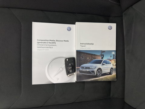 Volkswagen Tiguan 1.5 TSI ACT R-Line Highline Business ⚠️Engine noise / tilting piston⚠️(INCL.BTW) Aut. *PANO | ADAPTIVE-CRUISE | FULL-LED | HEATED-COMFORTSEATS | KEYLESS | DIGI-COCKPIT | CAMERA | NAVI-FULLMAP | PRIVACY-GLASS | SHIFT-PADDLES | 19