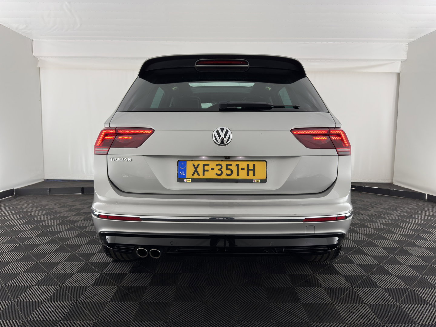 Volkswagen Tiguan 1.5 TSI ACT R-Line Highline Business ⚠️Engine noise / tilting piston⚠️(INCL.BTW) Aut. *PANO | ADAPTIVE-CRUISE | FULL-LED | HEATED-COMFORTSEATS | KEYLESS | DIGI-COCKPIT | CAMERA | NAVI-FULLMAP | PRIVACY-GLASS | SHIFT-PADDLES | 19