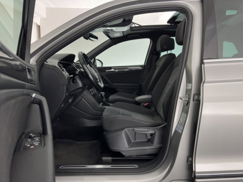 Volkswagen Tiguan 1.5 TSI ACT R-Line Highline Business ⚠️Engine noise / tilting piston⚠️(INCL.BTW) Aut. *PANO | ADAPTIVE-CRUISE | FULL-LED | HEATED-COMFORTSEATS | KEYLESS | DIGI-COCKPIT | CAMERA | NAVI-FULLMAP | PRIVACY-GLASS | SHIFT-PADDLES | 19
