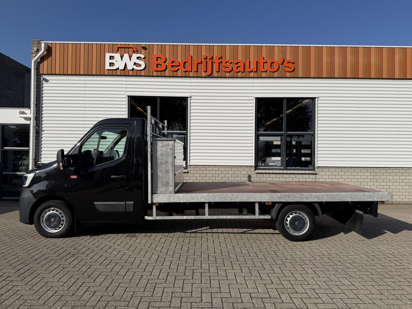 Renault Master T35 2.3 dCi 165pk L3 Energy EURO VI / vaste prijs rijklaar € 21.950 ex / lease vanaf € 358 / airco / cruise / navi / zwart metallic / pickup / plateau 375cm L x 210 cm B / euro 6