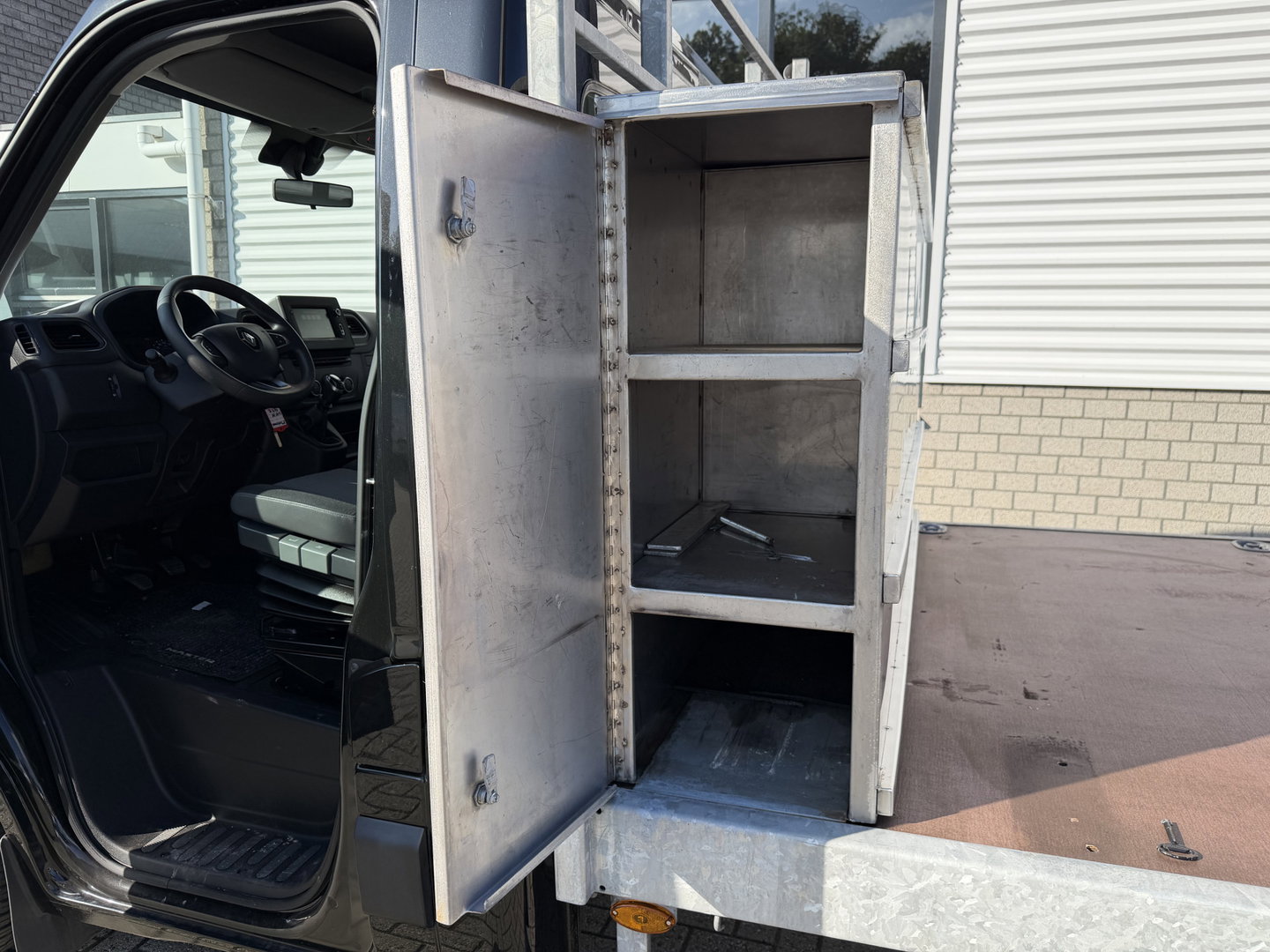 Renault Master T35 2.3 dCi 165pk L3 Energy EURO VI / vaste prijs rijklaar € 21.950 ex / lease vanaf € 358 / airco / cruise / navi / zwart metallic / pickup / plateau 375cm L x 210 cm B / euro 6