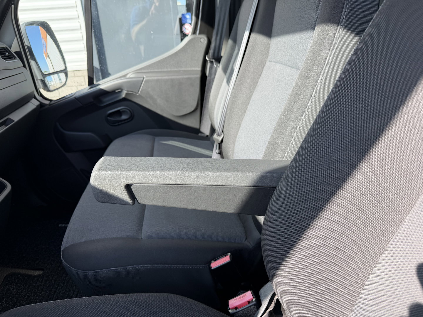 Renault Master T35 2.3 dCi 165pk L3 Energy EURO VI / vaste prijs rijklaar € 21.950 ex / lease vanaf € 358 / airco / cruise / navi / zwart metallic / pickup / plateau 375cm L x 210 cm B / euro 6
