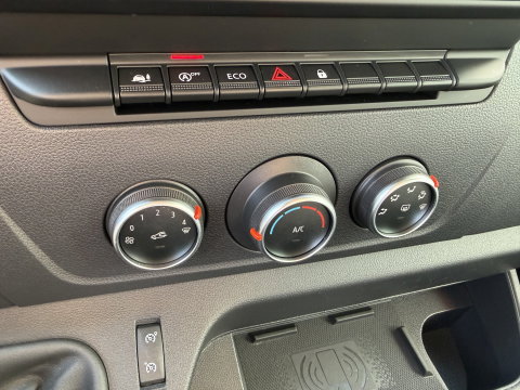 Renault Master T35 2.3 dCi 165pk L3 Energy EURO VI / vaste prijs rijklaar € 21.950 ex / lease vanaf € 358 / airco / cruise / navi / zwart metallic / pickup / plateau 375cm L x 210 cm B / euro 6