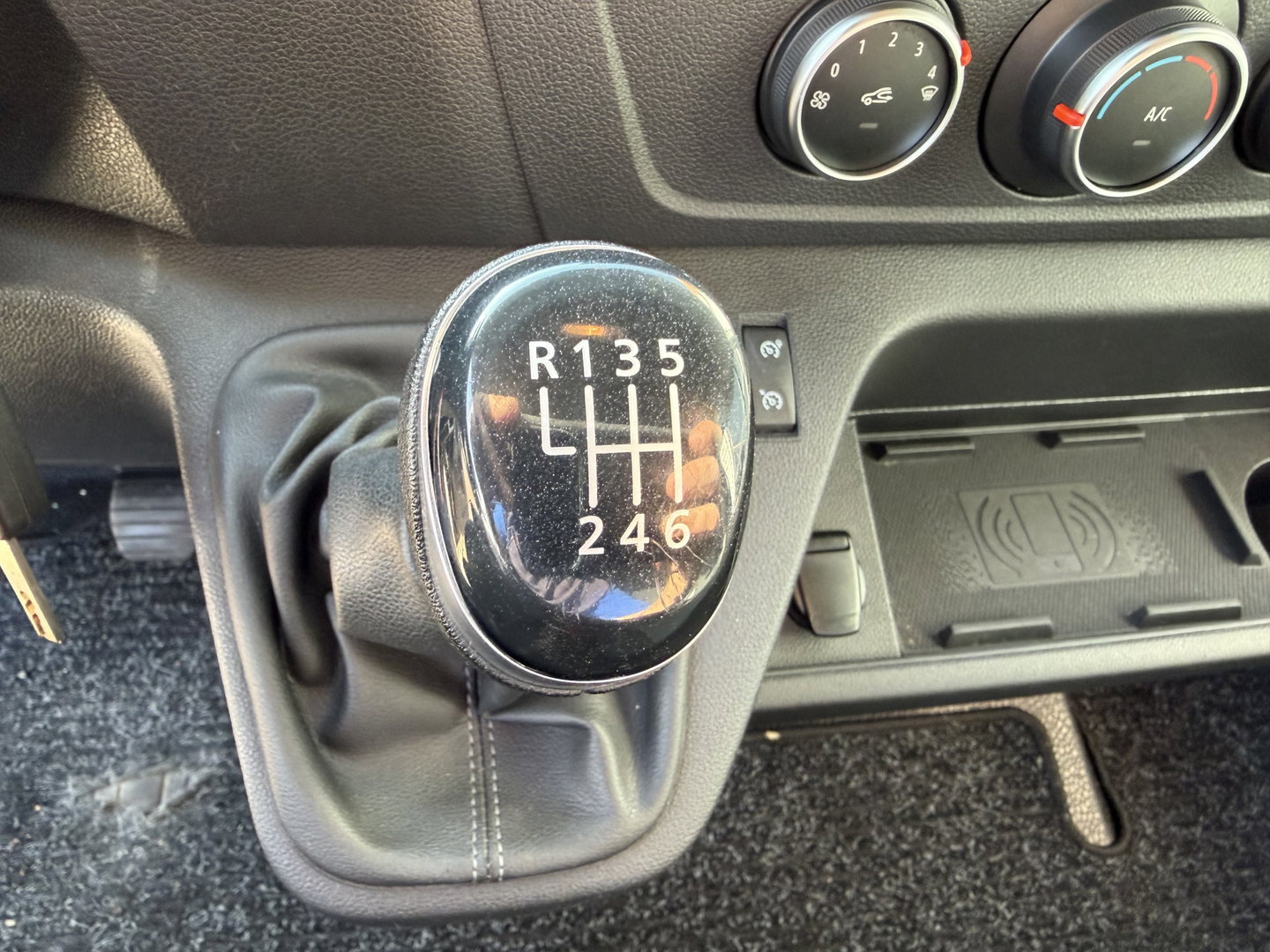 Renault Master T35 2.3 dCi 165pk L3 Energy EURO VI / vaste prijs rijklaar € 21.950 ex / lease vanaf € 358 / airco / cruise / navi / zwart metallic / pickup / plateau 375cm L x 210 cm B / euro 6