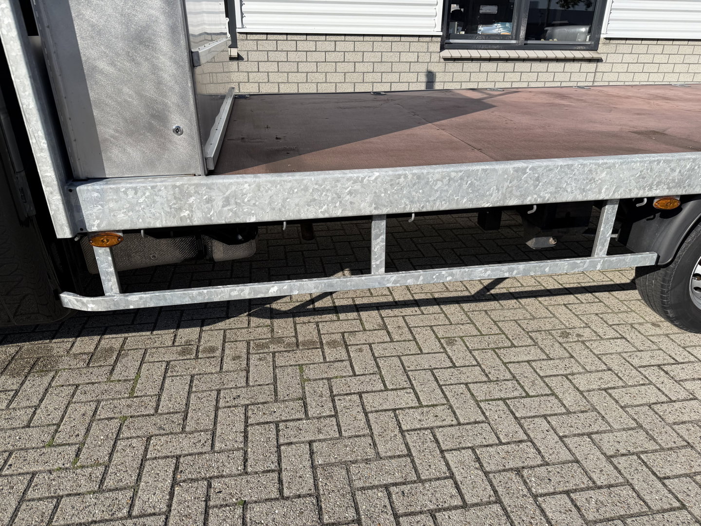 Renault Master T35 2.3 dCi 165pk L3 Energy EURO VI / vaste prijs rijklaar € 21.950 ex / lease vanaf € 358 / airco / cruise / navi / zwart metallic / pickup / plateau 375cm L x 210 cm B / euro 6
