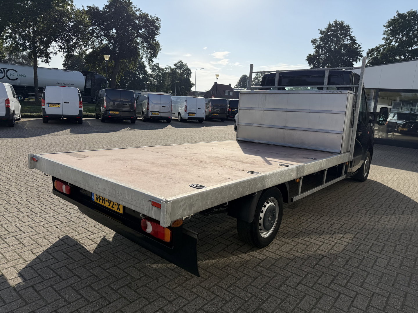 Renault Master T35 2.3 dCi 165pk L3 Energy EURO VI / vaste prijs rijklaar € 21.950 ex / lease vanaf € 358 / airco / cruise / navi / zwart metallic / pickup / plateau 375cm L x 210 cm B / euro 6