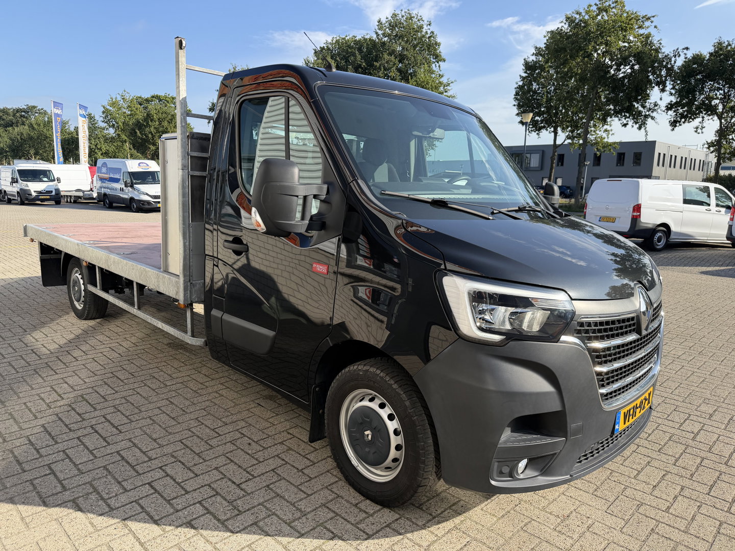 Renault Master T35 2.3 dCi 165pk L3 Energy EURO VI / vaste prijs rijklaar € 21.950 ex / lease vanaf € 358 / airco / cruise / navi / zwart metallic / pickup / plateau 375cm L x 210 cm B / euro 6