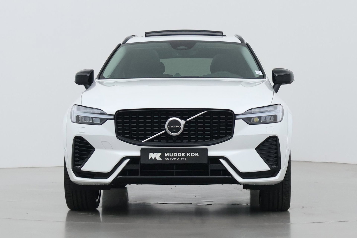 Volvo XC60 T8 Ultra Dark | Luchtvering | Bowers&Wilkins | Panoramadak | Massage | 360° Camera | Head-Up | ACC