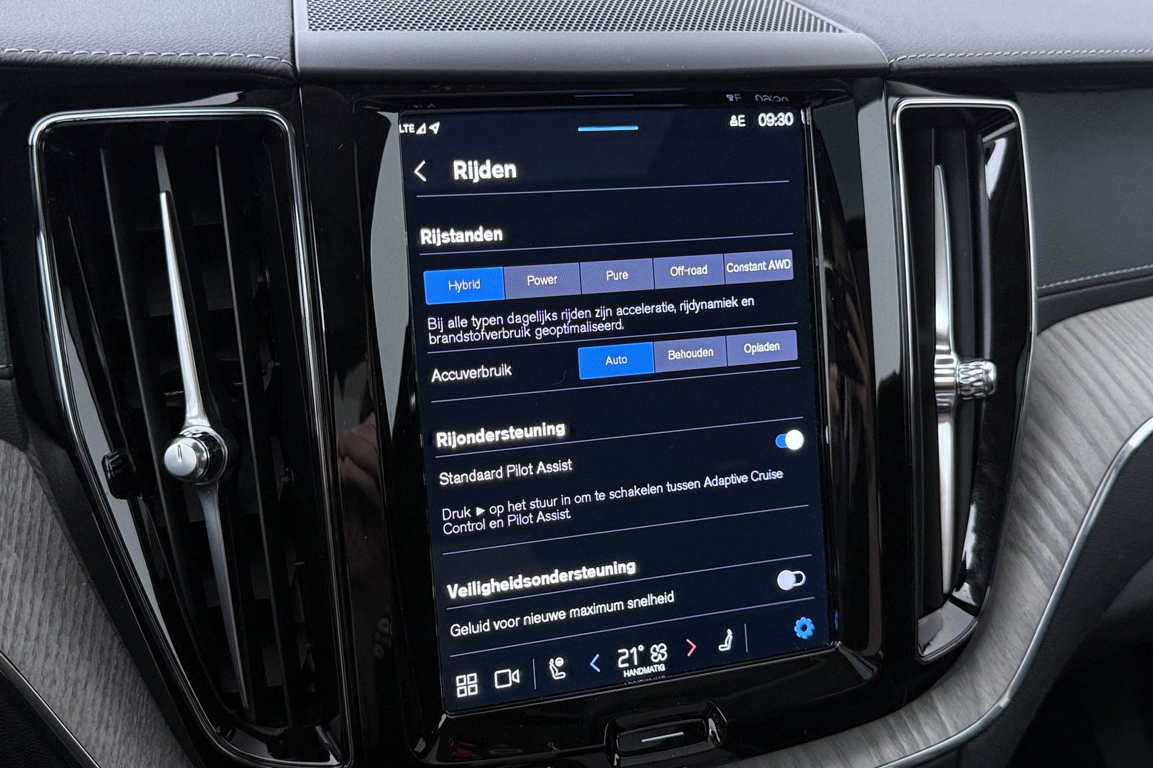 Volvo XC60 T8 Ultra Dark | Luchtvering | Bowers&Wilkins | Panoramadak | Massage | 360° Camera | Head-Up | ACC