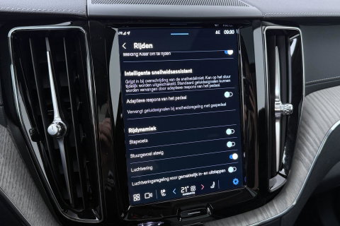 Volvo XC60 T8 Ultra Dark | Luchtvering | Bowers&Wilkins | Panoramadak | Massage | 360° Camera | Head-Up | ACC