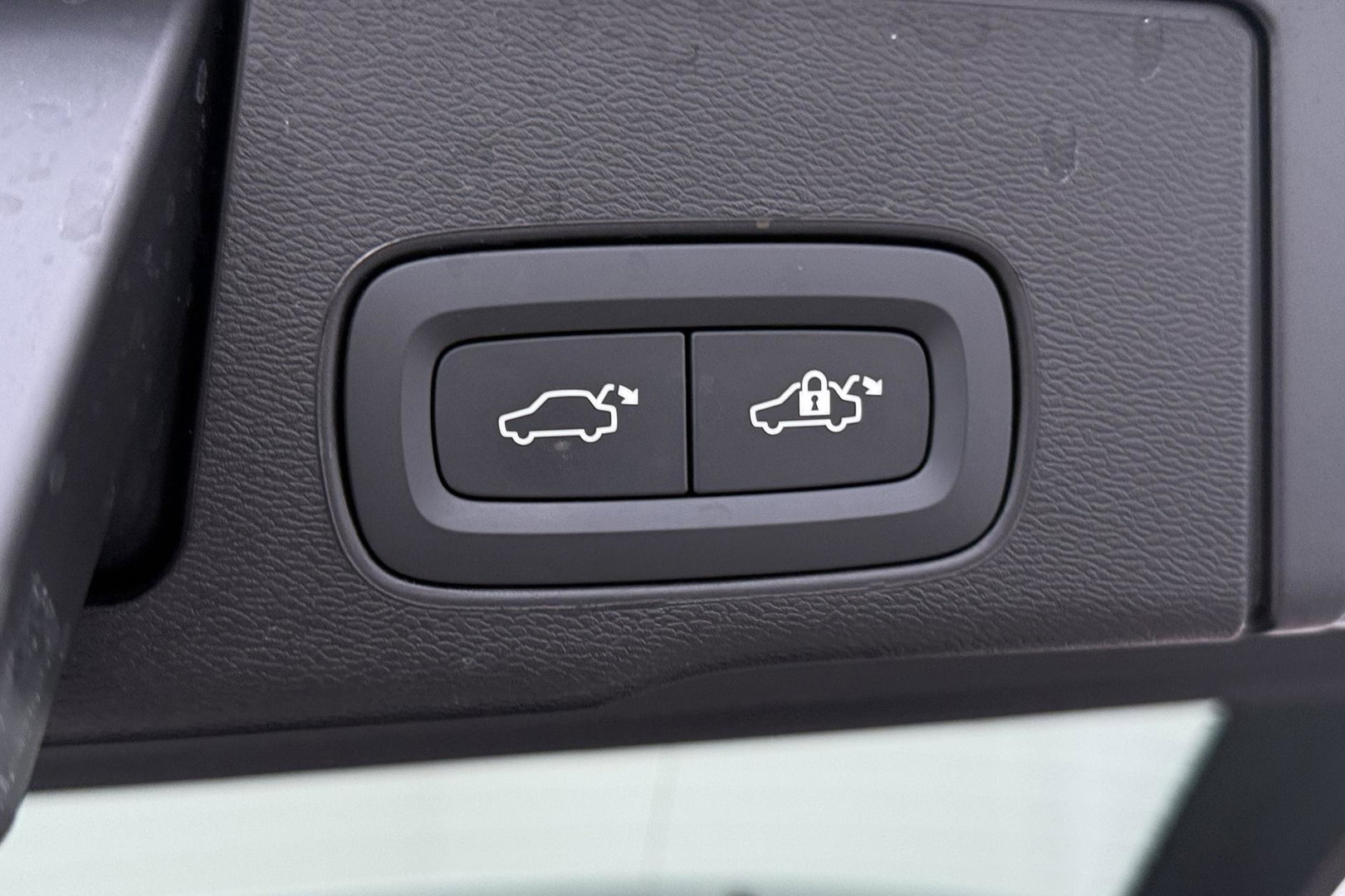 Volvo XC60 T8 Ultra Dark | Luchtvering | Bowers&Wilkins | Panoramadak | Massage | 360° Camera | Head-Up | ACC