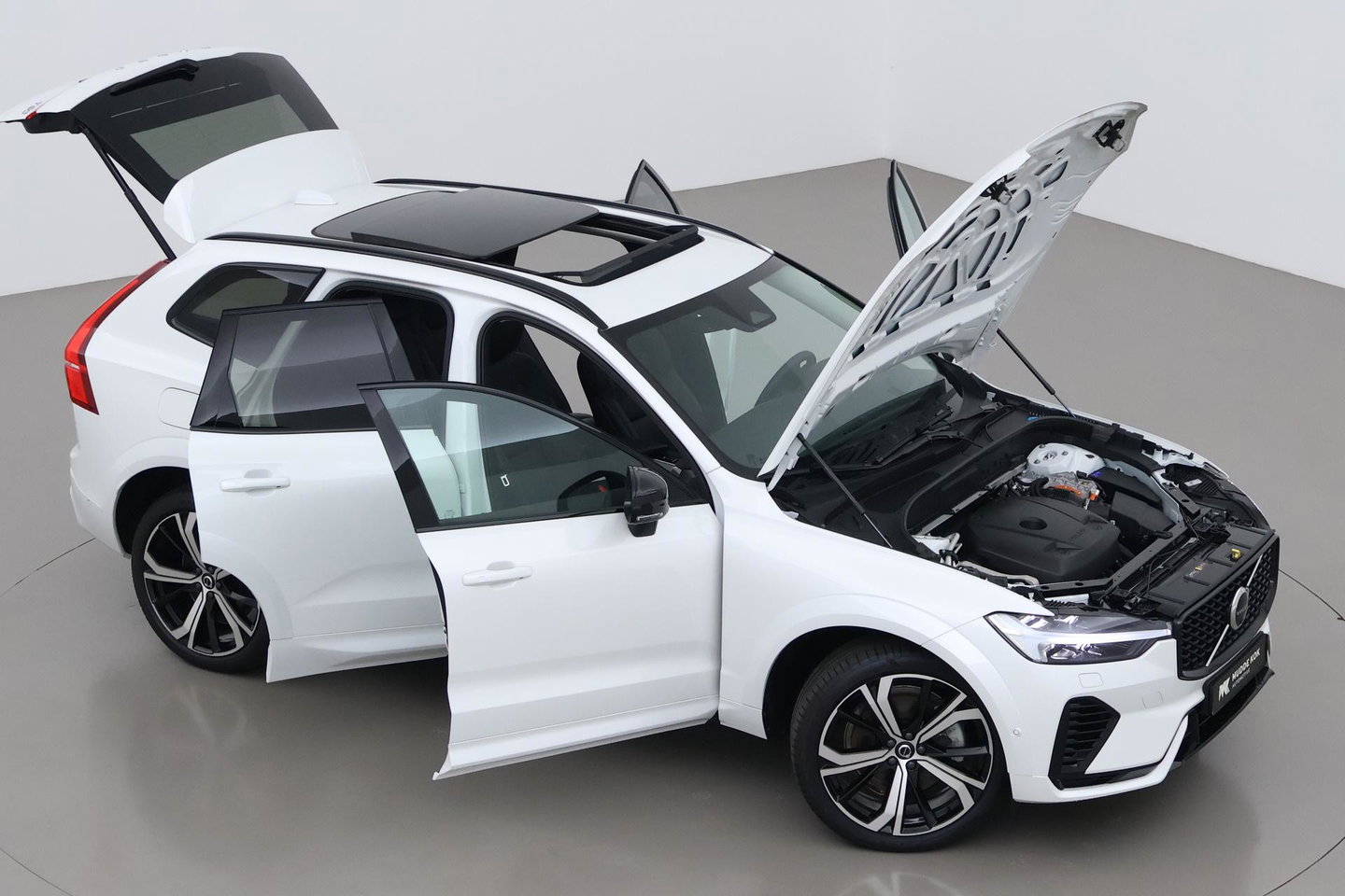 Volvo XC60 T8 Ultra Dark | Luchtvering | Bowers&Wilkins | Panoramadak | Massage | 360° Camera | Head-Up | ACC
