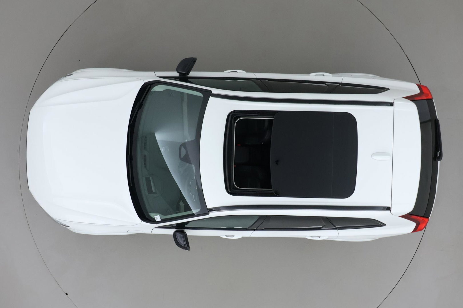 Volvo XC60 T8 Ultra Dark | Luchtvering | Bowers&Wilkins | Panoramadak | Massage | 360° Camera | Head-Up | ACC