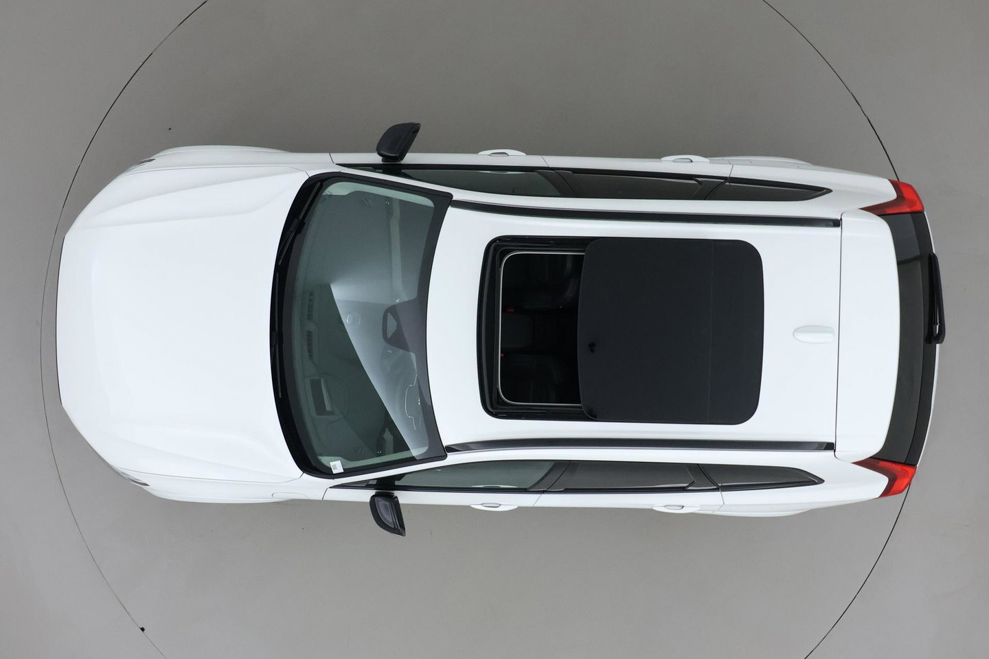 Volvo XC60 T8 Ultra Dark | Luchtvering | Bowers&Wilkins | Panoramadak | Massage | 360° Camera | Head-Up | ACC