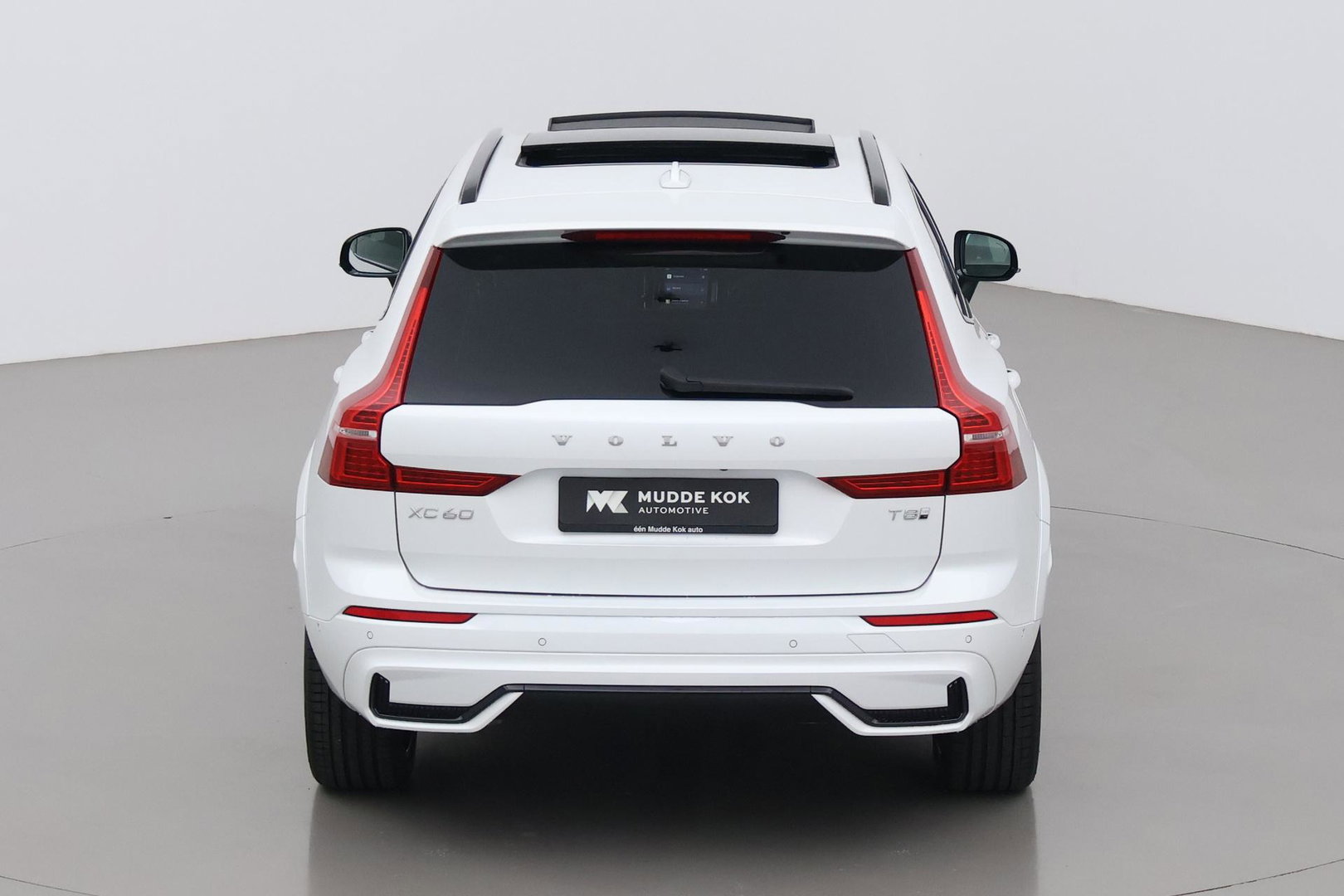 Volvo XC60 T8 Ultra Dark | Luchtvering | Bowers&Wilkins | Panoramadak | Massage | 360° Camera | Head-Up | ACC