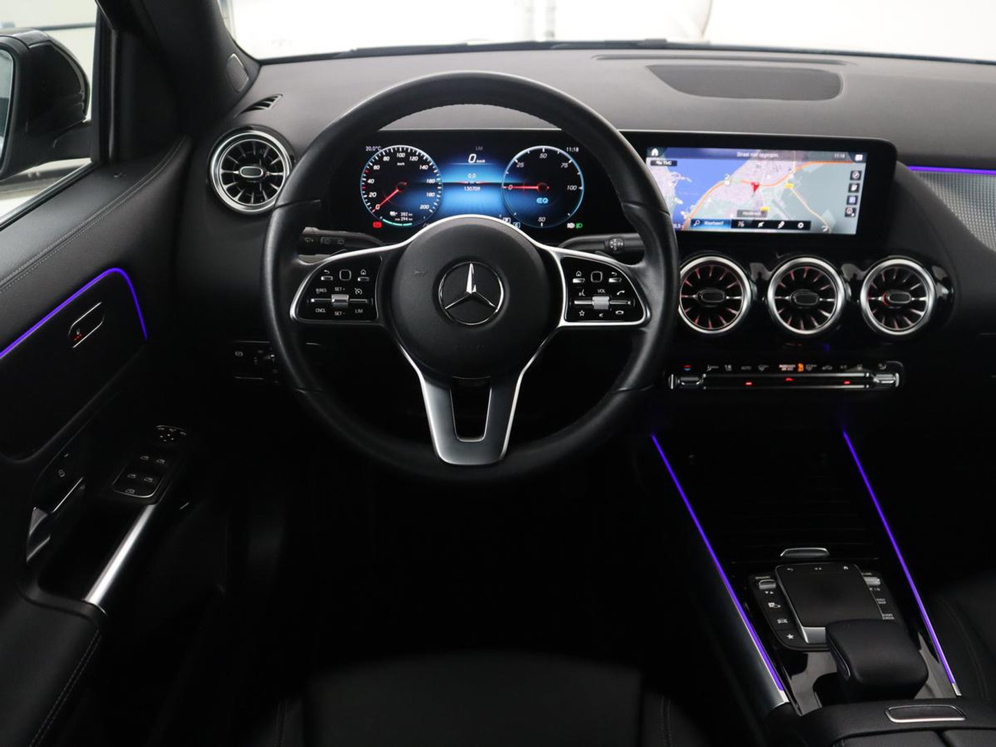 Mercedes-Benz EQA 250 Business Solution Luxury 67 kWh | SOH 94,2% | Half leder | Cruise control | Trekhaak | Stoelverwarming | Sfeerverlichting | Carplay | Camera | Park assist | Elektrische achterklep