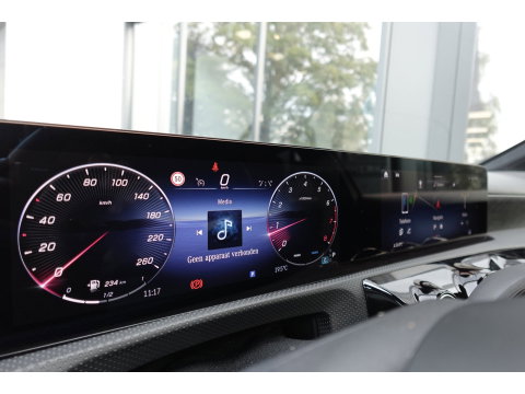 Mercedes-Benz A-Klasse 180 AMG Line PANO SFEER CAM
