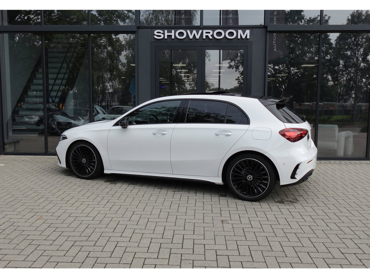 Mercedes-Benz A-Klasse 180 AMG Line PANO SFEER CAM