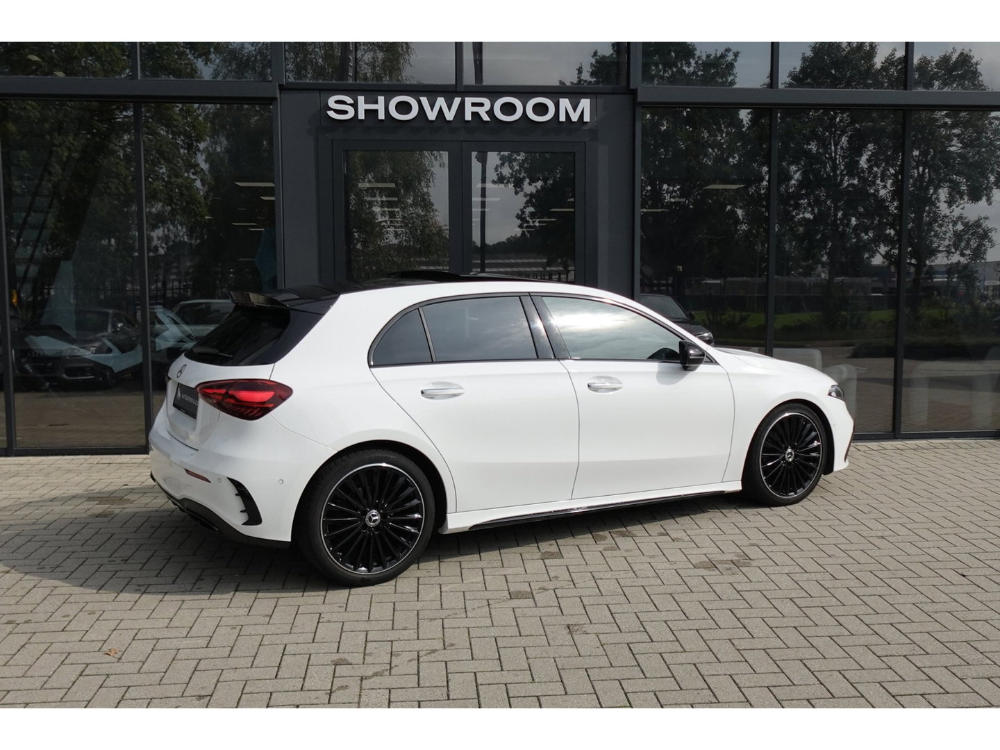 Mercedes-Benz A-Klasse 180 AMG Line PANO SFEER CAM