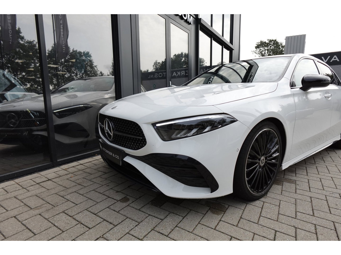 Mercedes-Benz A-Klasse 180 AMG Line PANO SFEER CAM