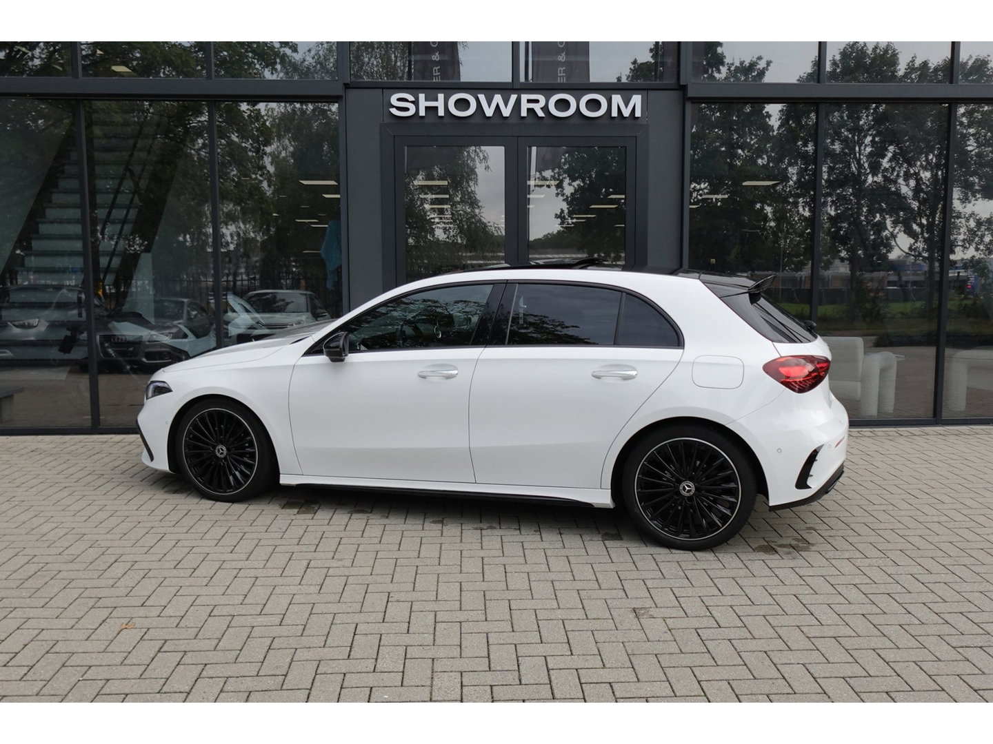 Mercedes-Benz A-Klasse 180 AMG Line PANO SFEER CAM