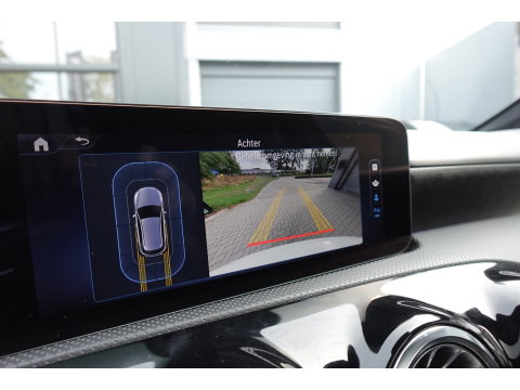 Mercedes-Benz A-Klasse 180 AMG Line PANO SFEER CAM