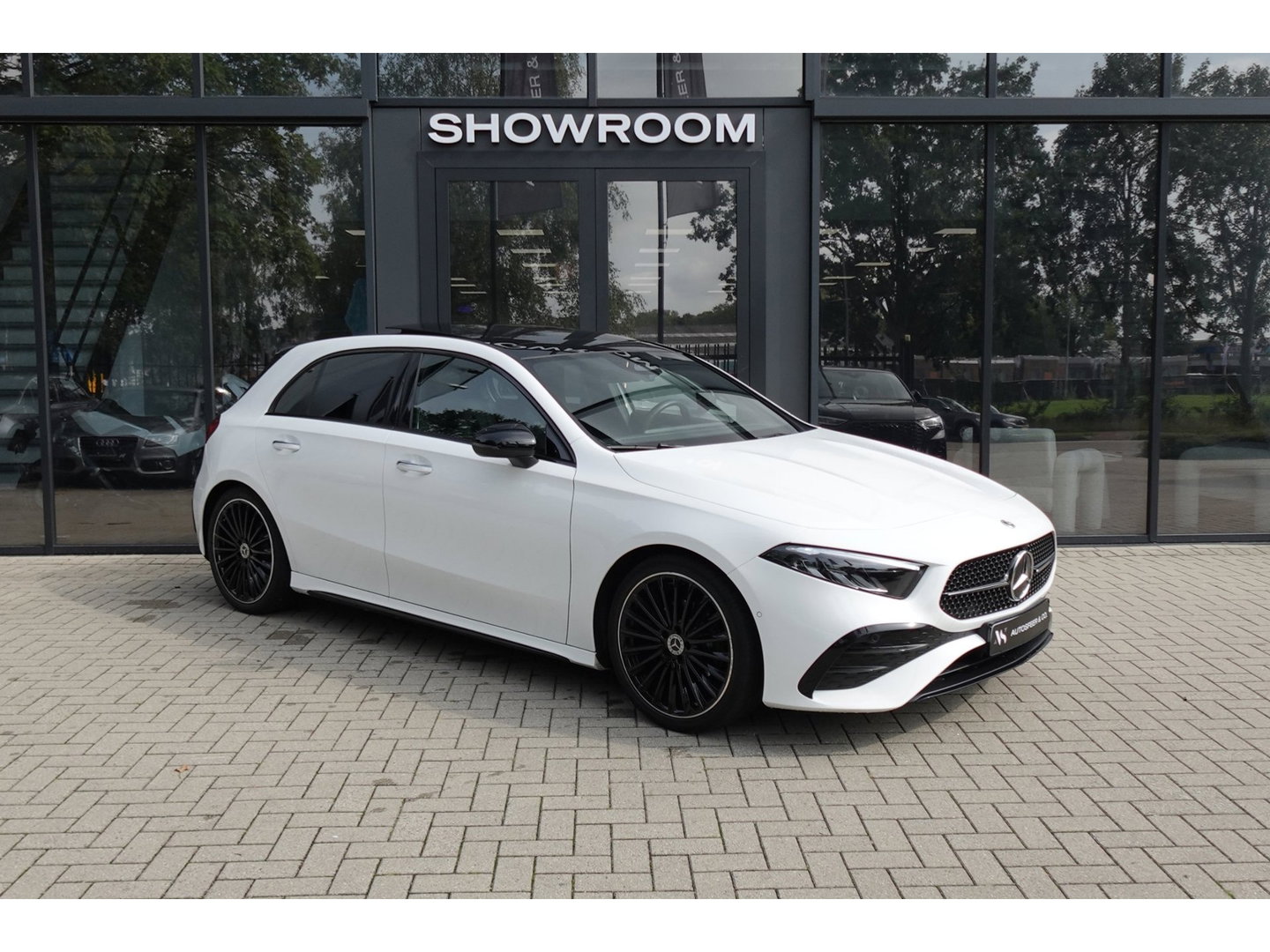 Mercedes-Benz A-Klasse 180 AMG Line PANO SFEER CAM