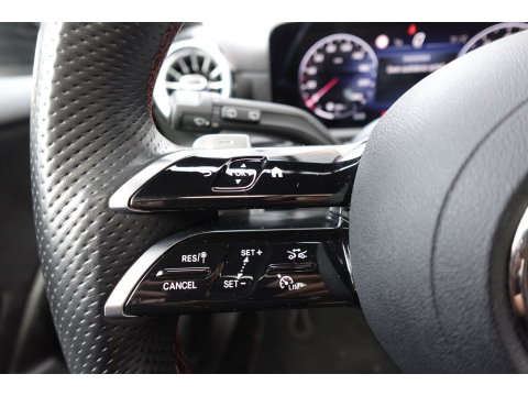 Mercedes-Benz A-Klasse 180 AMG Line PANO SFEER CAM