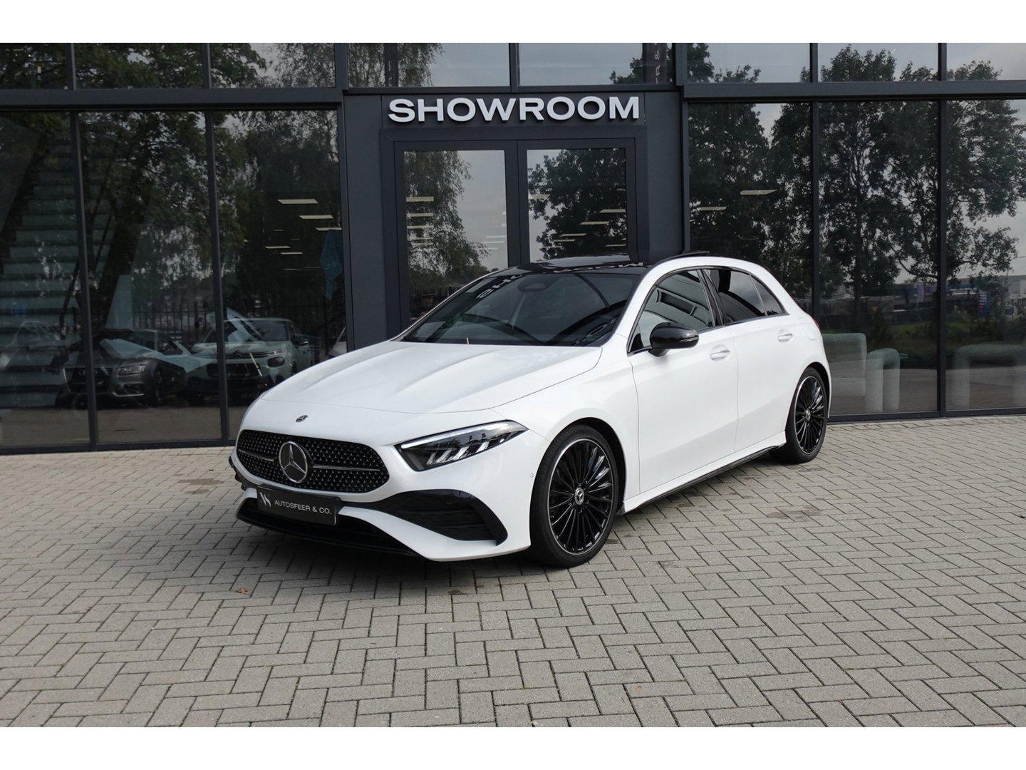Mercedes-Benz A-Klasse 180 AMG Line PANO SFEER CAM