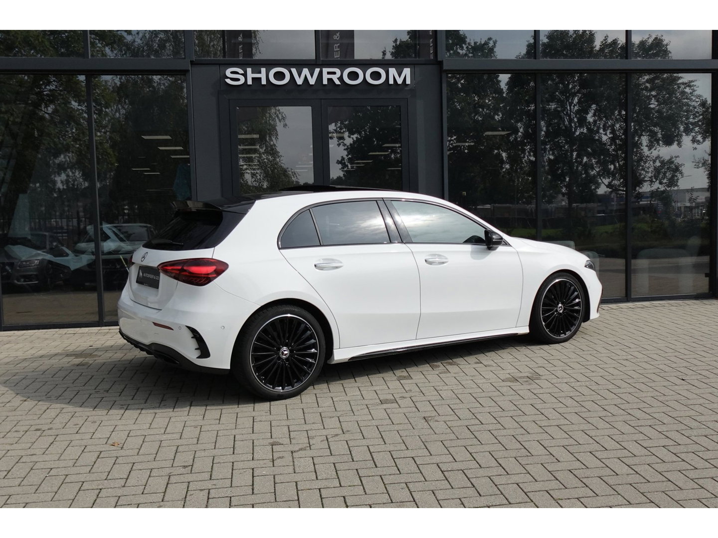 Mercedes-Benz A-Klasse 180 AMG Line PANO SFEER CAM