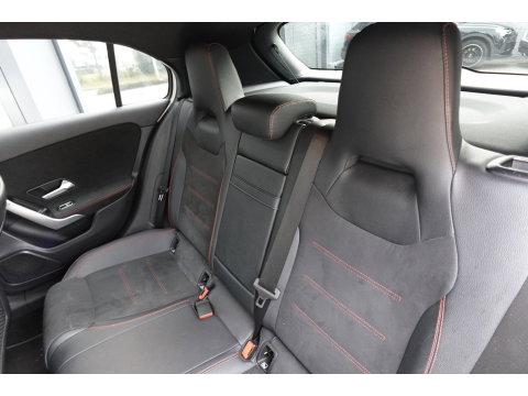 Mercedes-Benz A-Klasse 180 AMG Line PANO SFEER CAM