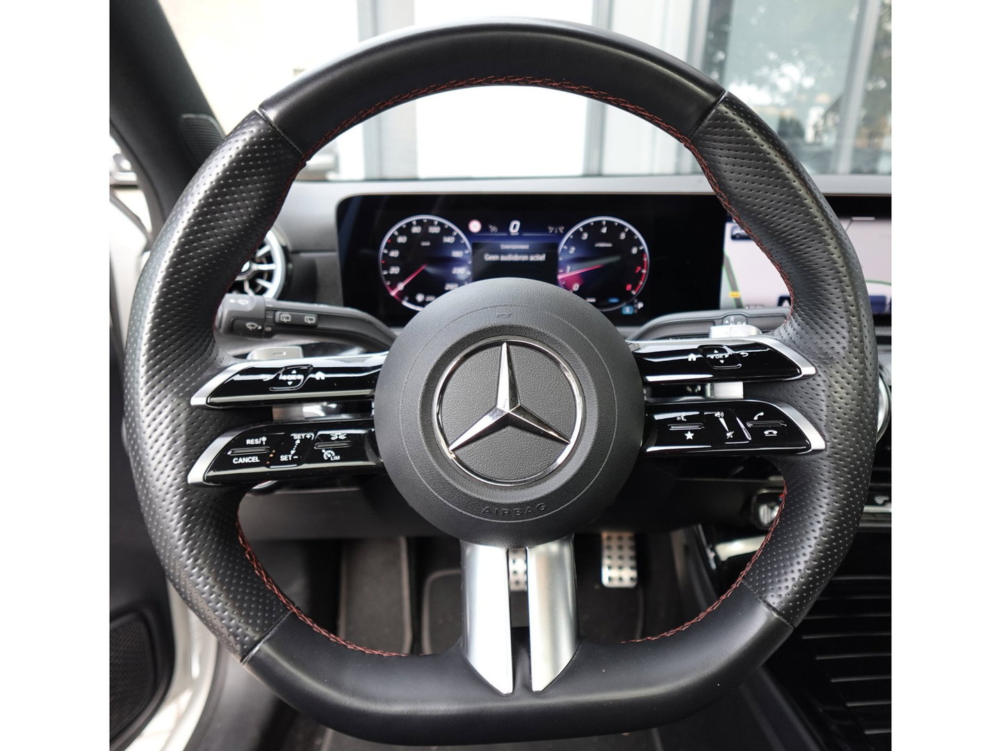 Mercedes-Benz A-Klasse 180 AMG Line PANO SFEER CAM