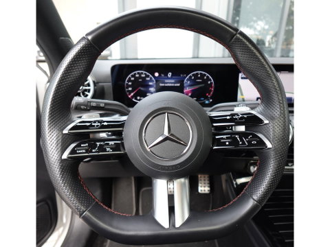 Mercedes-Benz A-Klasse 180 AMG Line PANO SFEER CAM