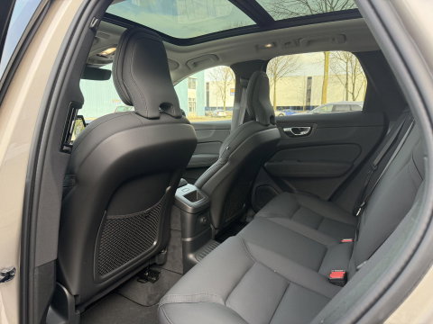 Volvo XC60 2.0 T8 Plug-in hybrid AWD Plus Dark Facelift model l Trekhaak l 360 l 455PK