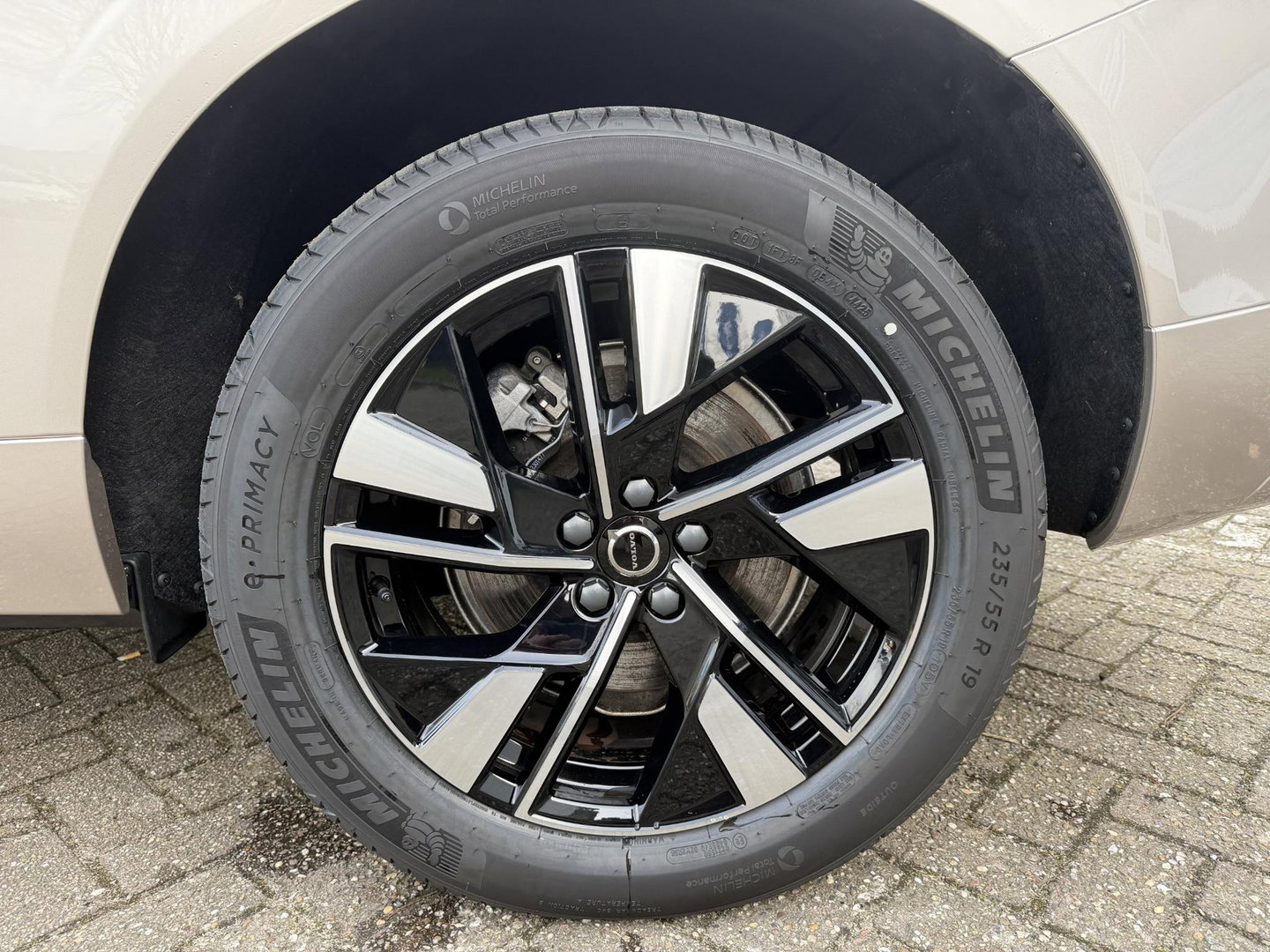Volvo XC60 2.0 T8 Plug-in hybrid AWD Plus Dark Facelift model l Trekhaak l 360 l 455PK