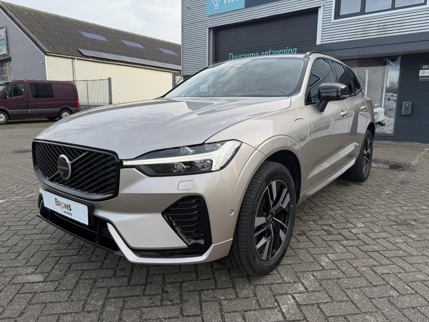 Volvo XC60 2.0 T8 Plug-in hybrid AWD Plus Dark Facelift model l Trekhaak l 360 l 455PK