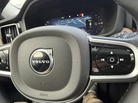 Volvo XC60 2.0 T8 Plug-in hybrid AWD Plus Dark Facelift model l Trekhaak l 360 l 455PK