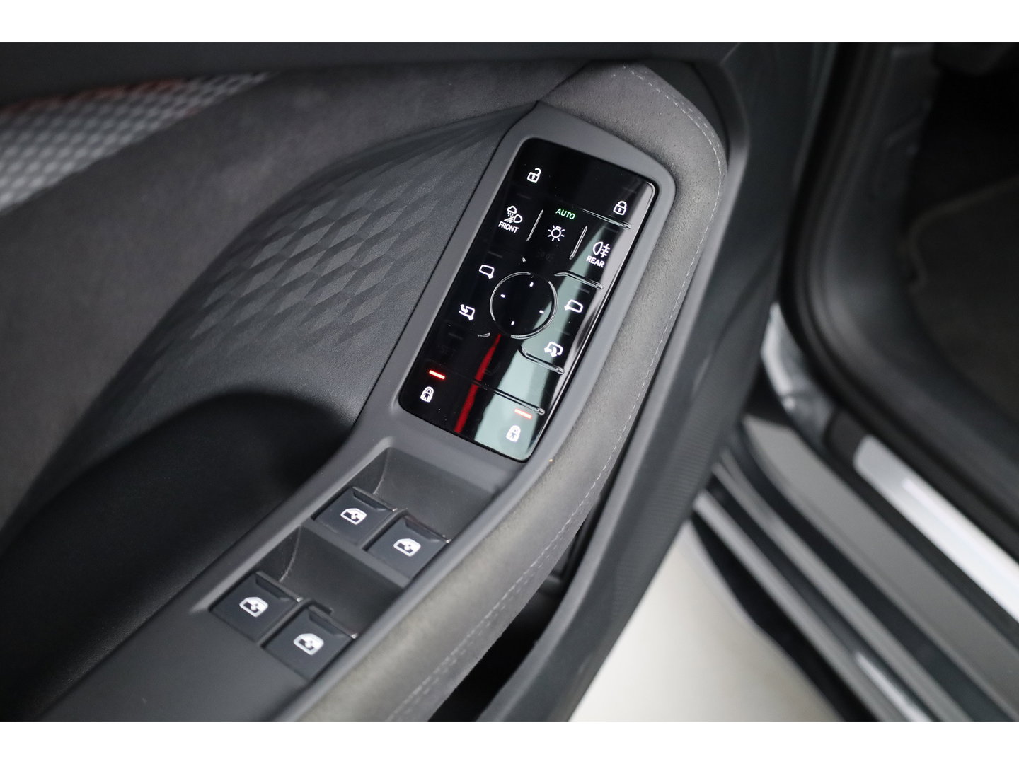 Audi A5 Avant 2.0 e-hybrid quattro Black Line S edition | Rijklaar! | S-Line ''Diamond'' Stoelen | Pano | Adapt. Cruise | Pass Display | 360cam | Matrix LED |
