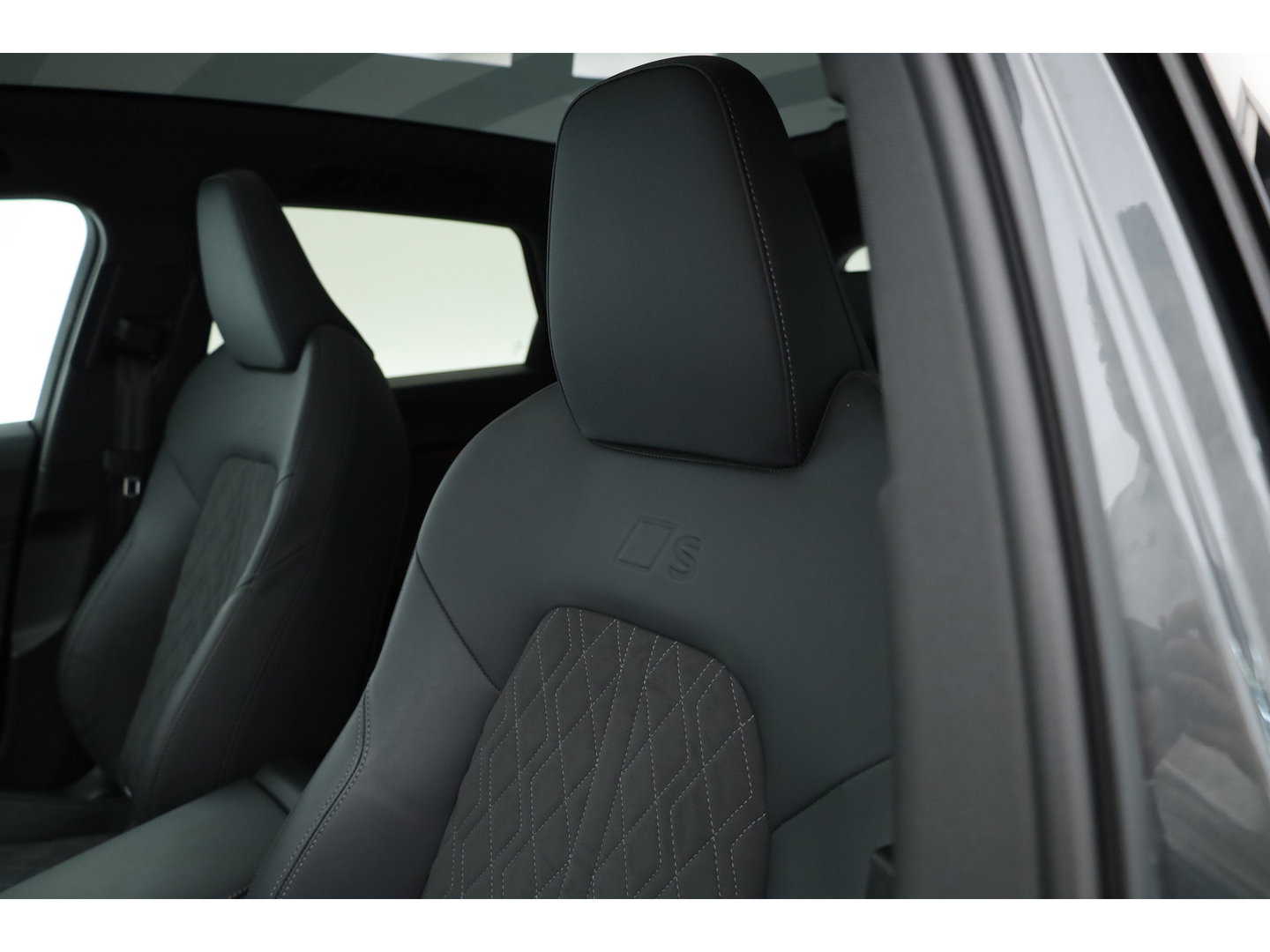 Audi A5 Avant 2.0 e-hybrid quattro Black Line S edition | Rijklaar! | S-Line ''Diamond'' Stoelen | Pano | Adapt. Cruise | Pass Display | 360cam | Matrix LED |