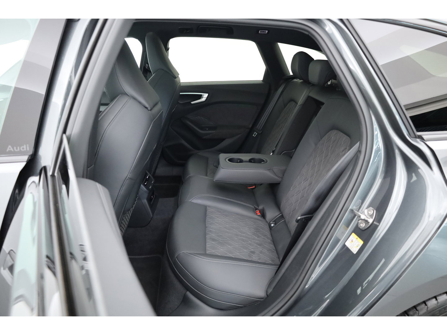 Audi A5 Avant 2.0 e-hybrid quattro Black Line S edition | Rijklaar! | S-Line ''Diamond'' Stoelen | Pano | Adapt. Cruise | Pass Display | 360cam | Matrix LED |