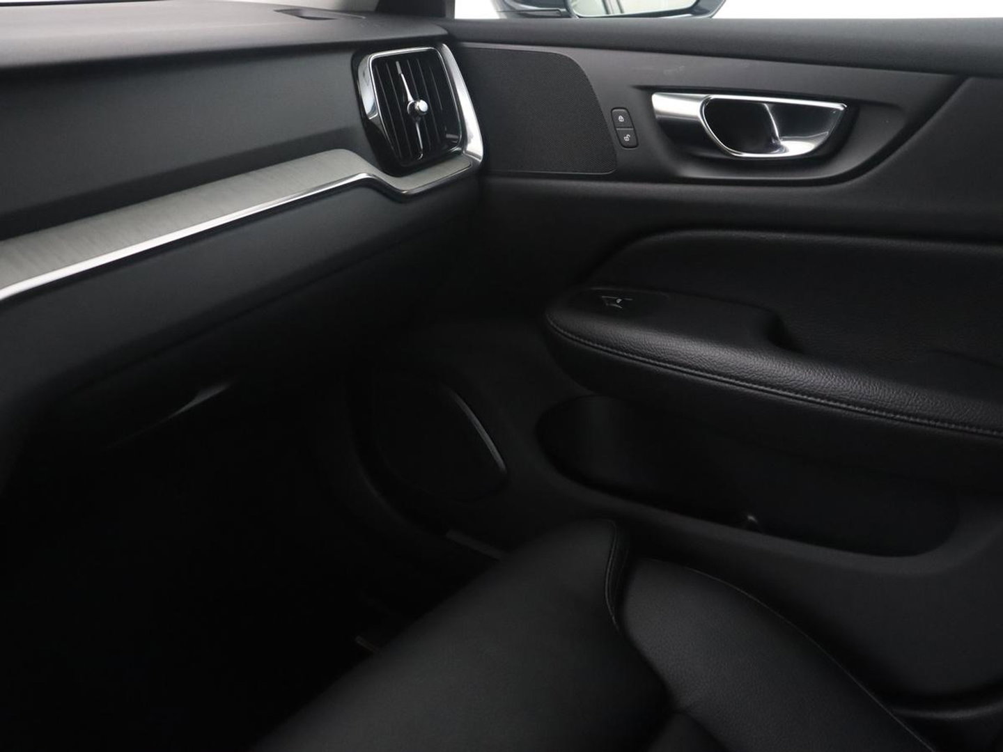 Volvo V60 2.0 T8 Recharge AWD Inscription | SOH 82% | Trekhaak | 360 camera | Leder | Stuur/stoelverwarming | Memory | Adaptive cruise | Full LED |